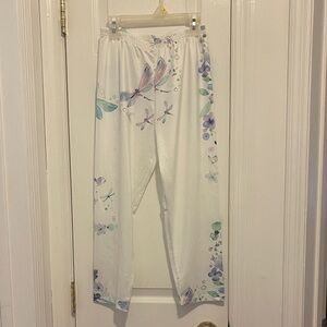 White leggings with Dragonfly Print.